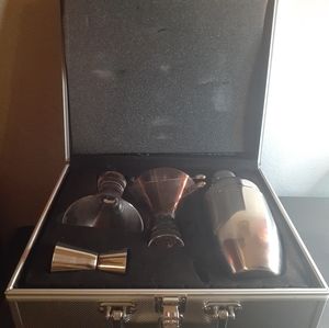 GORGEOUS NEW Portable Bar LIQUID LUNCH in Aluminium Hard Case.